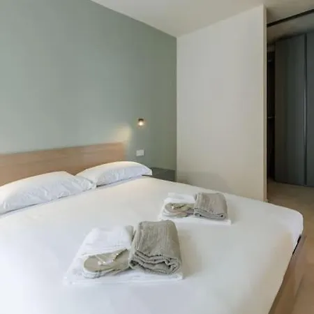 Casa Dante Front 萨罗